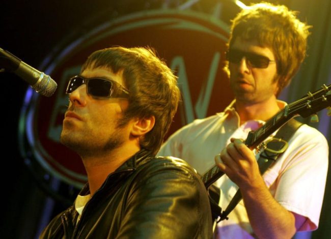 noel-y-liam-gallagher-en-un-concierto-de-oasis